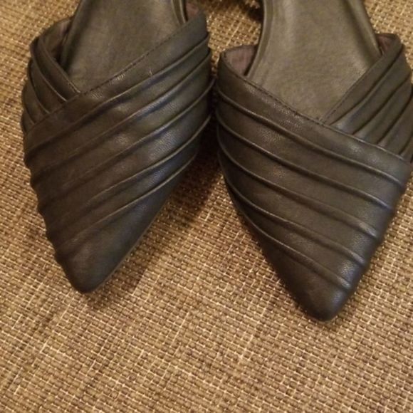 Seychelles Black Flats with Back Strap - Picture 8 of 13